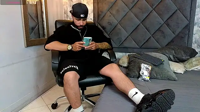 Apolo rousse1 online show from September 2025 08:37:02 PM