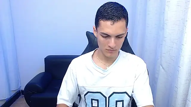 Snapshot of Matiius18 chatting on February 2026 01:44:01 PM Matiius18 online show from February 2026 01:44:01 PM