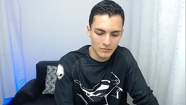 Snapshot of Matiius18 chatting on December 2025 01:54:02 PM Matiius18 online show from December 2025 01:54:02 PM