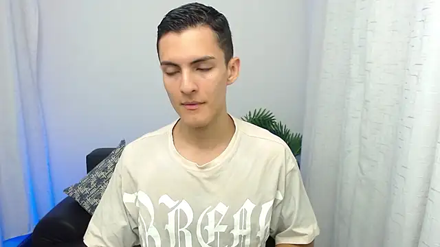 Snapshot of Matiius18 chatting on November 2025 01:54:02 PM Matiius18 online show from November 2025 01:54:02 PM