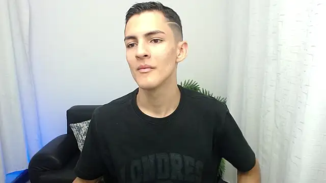 Snapshot of Matiius18 chatting on November 2025 01:54:02 PM Matiius18 online show from November 2025 01:54:02 PM