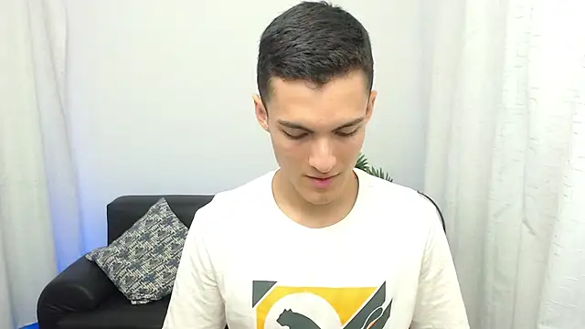 Snapshot of Matiius18 chatting on November 2025 04:00:01 PM Matiius18 online show from November 2025 04:00:01 PM