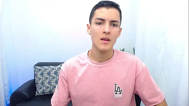 Snapshot of Matiius18 chatting on December 2025 02:00:02 PM Matiius18 online show from December 2025 02:00:02 PM