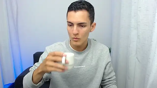 Snapshot of Matiius18 chatting on November 2025 02:07:02 PM Matiius18 online show from November 2025 02:07:02 PM