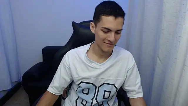 Snapshot of Matiius18 chatting on February 2026 02:06:02 PM Matiius18 online show from February 2026 02:06:02 PM