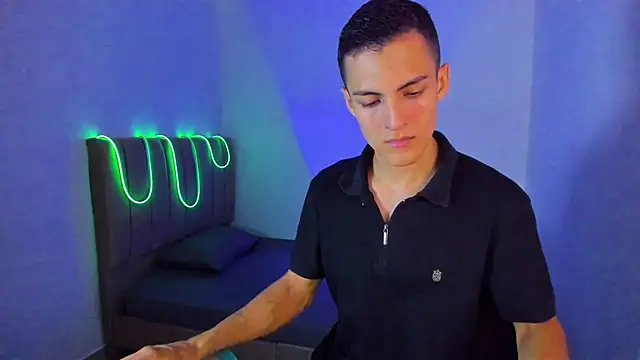 Snapshot of Matiius18 chatting on July 2026 01:45:01 PM Matiius18 online show from July 2026 01:45:01 PM