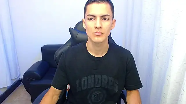 Snapshot of Matiius18 chatting on February 2026 01:41:02 PM Matiius18 online show from February 2026 01:41:02 PM