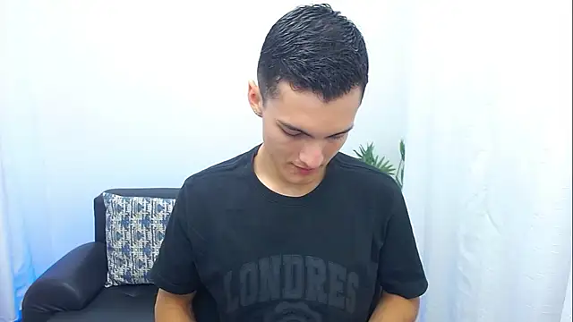 Snapshot of Matiius18 chatting on December 2025 01:50:01 PM Matiius18 online show from December 2025 01:50:01 PM