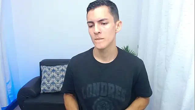 Snapshot of Matiius18 chatting on December 2025 02:10:02 PM Matiius18 online show from December 2025 02:10:02 PM