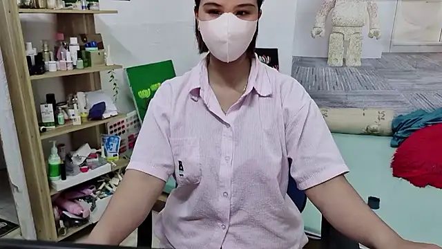 Snapshot of MichiLovely chatting on October 2025 06:18:02 AM MichiLovely online show from October 2025 06:18:02 AM