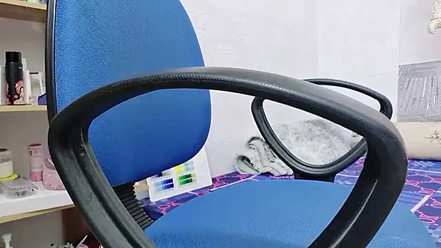 Snapshot of MichiLovely chatting on September 2025 07:36:01 AM MichiLovely online show from September 2025 07:36:01 AM