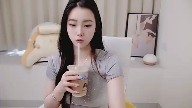 seoYuki online show from November 2025 06:39:01 AM