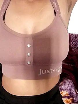 Snapshot of Vandana-Singh chatting on November 2025 04:16:02 AM Vandana-Singh online show from November 2025 04:16:02 AM