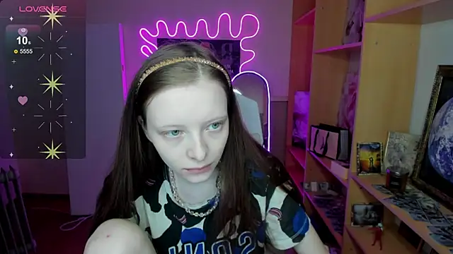 AliceHaris online show from November 2025 03:11:01 AM