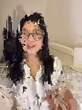 Ella-A9 online show from November 2025 03:15:02 PM