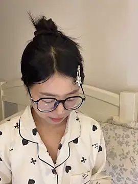 Ella-A9 online show from November 2025 06:06:01 AM