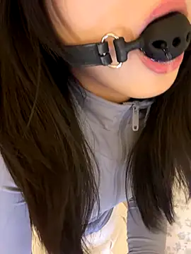 Ella-A9 online show from November 2025 07:24:02 PM