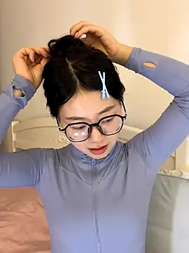 Ella-A9 online show from November 2025 01:04:01 PM