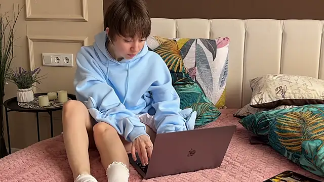 daniellia  online show from March 2026 02:18:01 PM