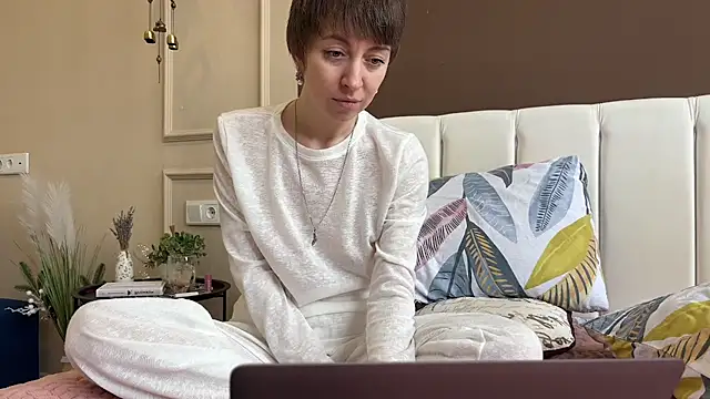 daniellia  online show from February 2026 10:37:02 AM