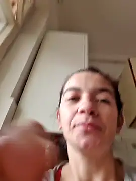 alinaalinutzq online show from December 2025 11:36:01 AM