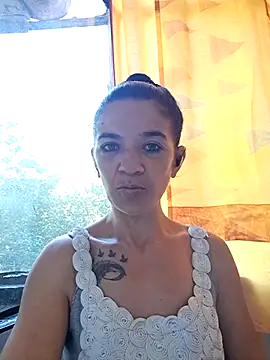 Snapshot of alinaalinutzq chatting on September 2025 10:43:02 AM alinaalinutzq online show from September 2025 10:43:02 AM