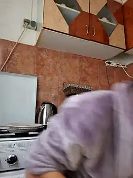 Snapshot of alinaalinutzq chatting on October 2025 02:08:02 PM alinaalinutzq online show from October 2025 02:08:02 PM