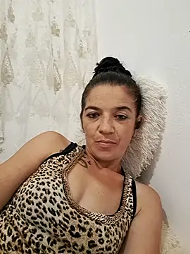 Snapshot of alinaalinutzq chatting on September 2025 06:04:02 PM alinaalinutzq online show from September 2025 06:04:02 PM