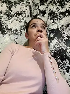 Snapshot of alinaalinutzq chatting on October 2025 06:43:01 PM alinaalinutzq online show from October 2025 06:43:01 PM