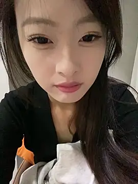 Snapshot of MengMeng0515 chatting on November 2025 09:47:02 AM MengMeng0515 online show from November 2025 09:47:02 AM