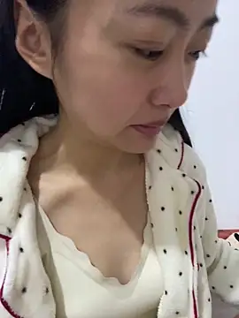 MengMeng0515 online show from December 2025 01:48:02 PM