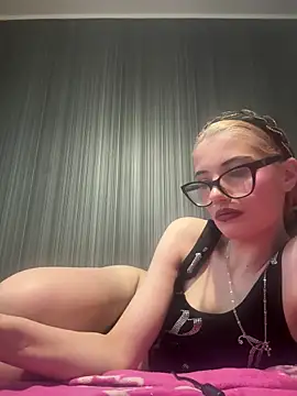 Snapshot of Larra69 chatting on June 2026 04:41:02 PM Larra69 online show from June 2026 04:41:02 PM