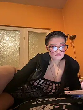 Larra69 online show from January 2026 06:15:02 PM