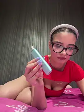 Larra69 online show from March 2026 05:37:01 PM