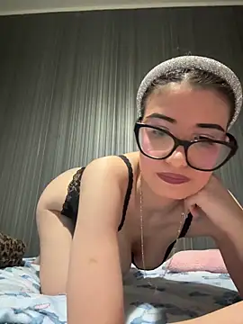 Larra69 online show from April 2026 05:38:01 PM