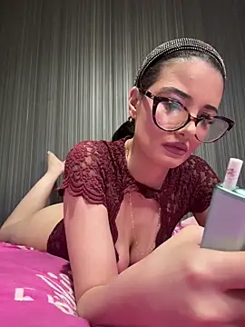 Larra69 online show from March 2026 06:09:01 PM