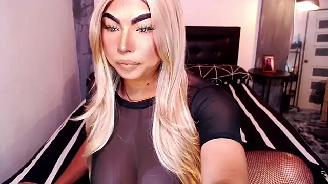 Snapshot of xTrixieMae chatting on September 2025 07:18:02 AM xTrixieMae online show from September 2025 07:18:02 AM