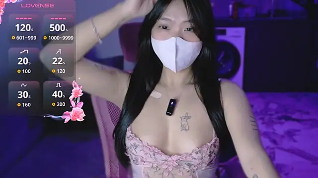 Snapshot of Phuong_Bee chatting on May 2026 01:58:02 PM Phuong Bee online show from May 2026 01:58:02 PM