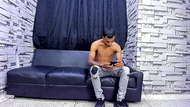 Snapshot of Crazy_Cult_Sex chatting on November 2025 01:22:01 PM Crazy Cult Sex online show from November 2025 01:22:01 PM