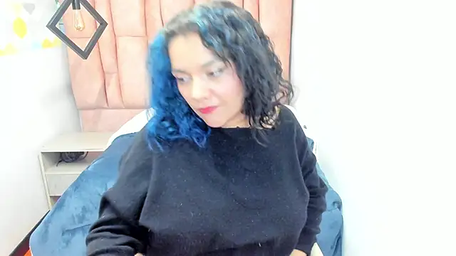 Kiara Cruz   online show from October 2025 08:32:01 PM