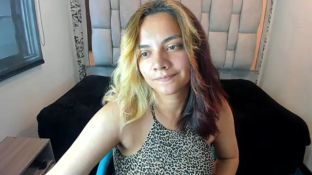 Snapshot of Kiara_Cruz__ chatting on July 2026 08:05:02 PM Kiara Cruz online show from July 2026 08:05:02 PM