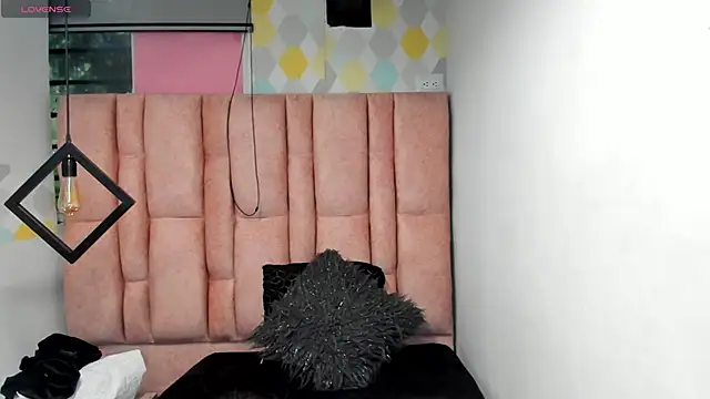 Kiara Cruz   online show from October 2025 08:21:02 PM