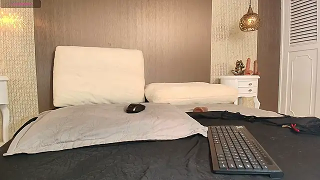 Tiifany Baker online show from November 2025 07:53:01 AM