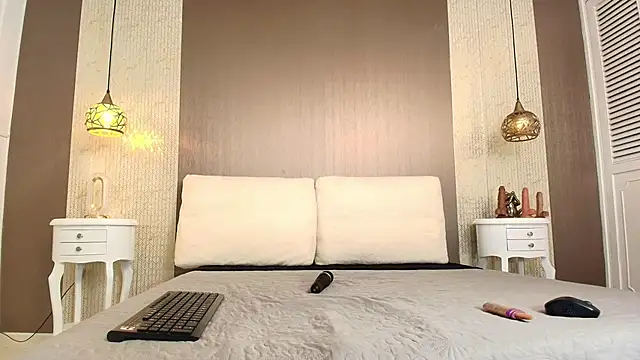 Tiifany Baker online show from December 2025 07:37:02 PM