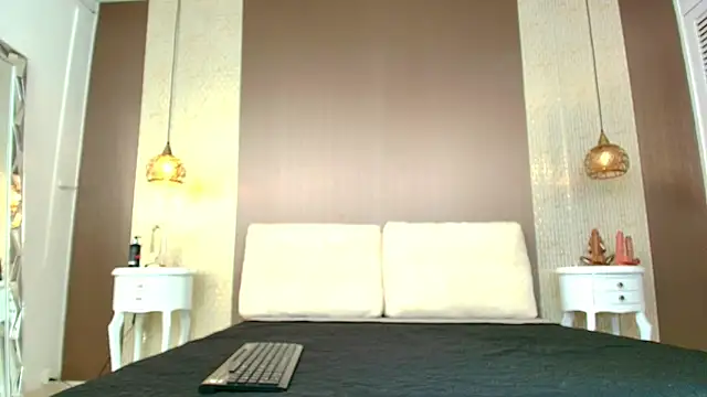 Tiifany Baker online show from November 2025 07:50:02 PM