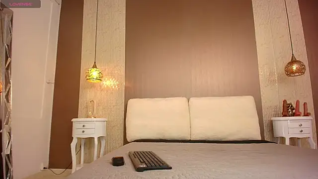 Tiifany Baker online show from November 2025 07:40:02 PM