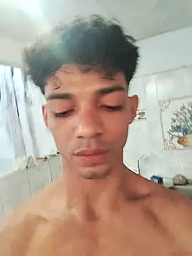 Brayanellatino online show from April 2026 10:05:02 PM