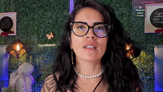 Linagh  online show from December 2025 11:31:01 AM