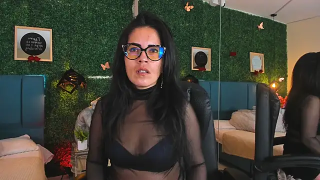 Linagh  online show from December 2025 12:27:02 PM