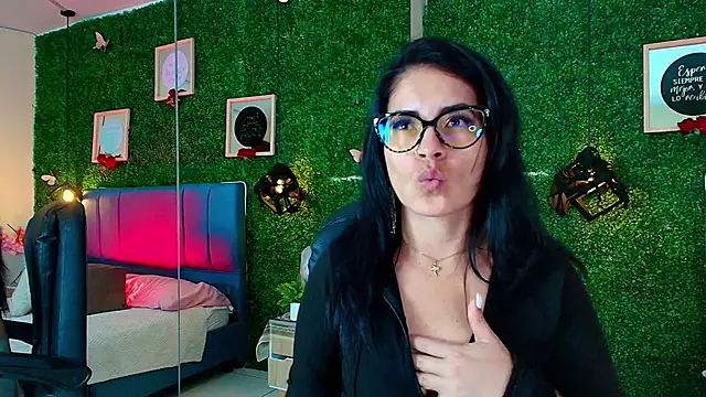 Linagh  online show from November 2025 11:48:01 AM